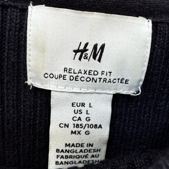 H&M Navy Relaxed Fit Sweater in Medium - Picture 2 of 3